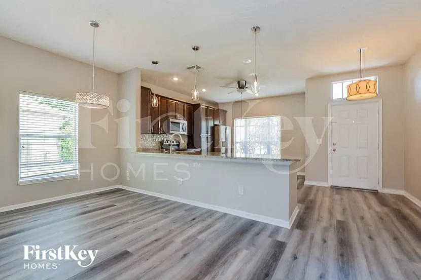 4 bed, 2.0 bath, 1465 sqft, $2,905 — Photo 3
