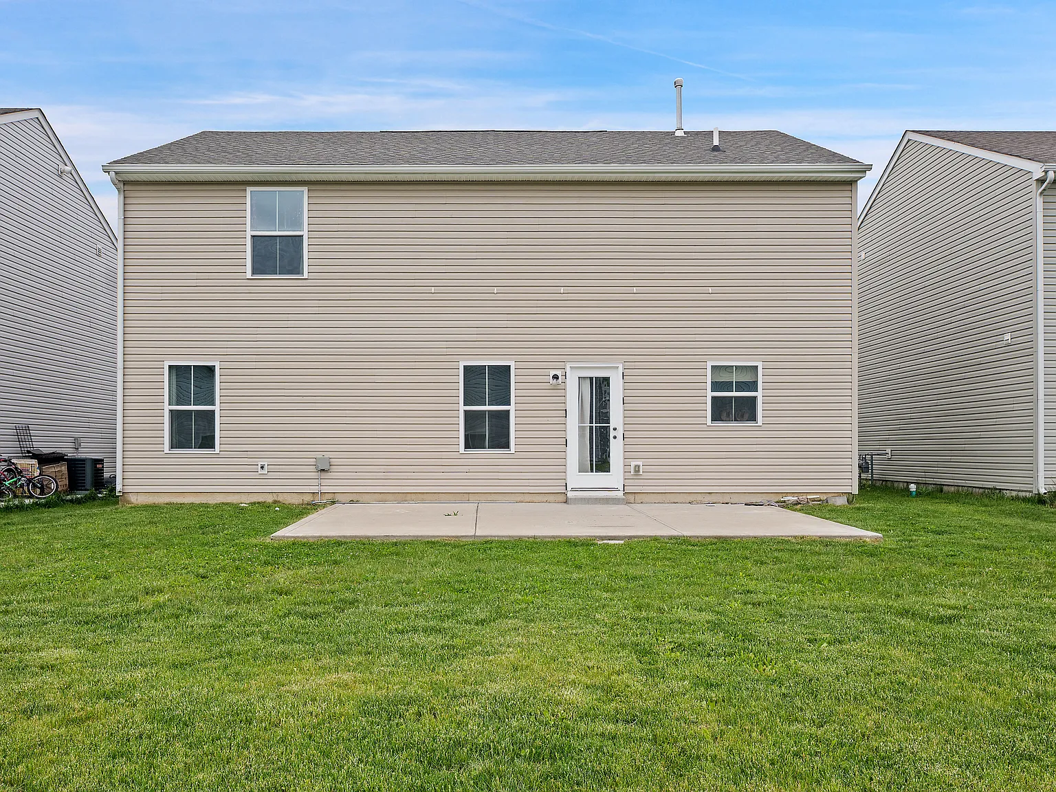 4 bed, 2.5 bath, 1980 sqft, $2,300 — Photo 2