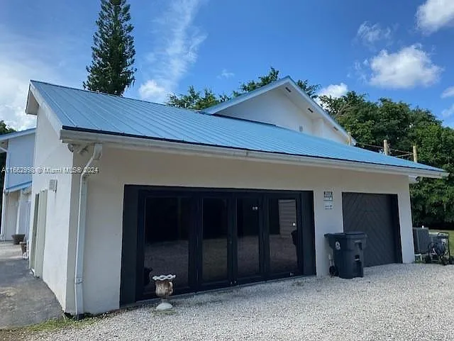 4 bed, 3.5 bath, 3466 sqft, $10,000 — Photo 2
