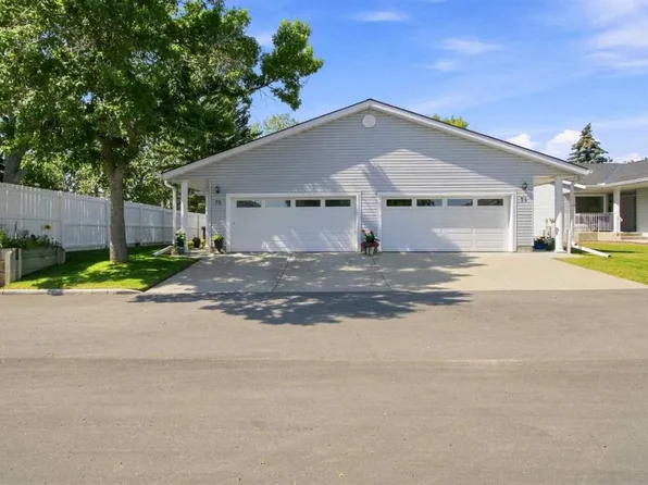 75 E Lincoln Mnr SW, Calgary, AB T3E 7E3