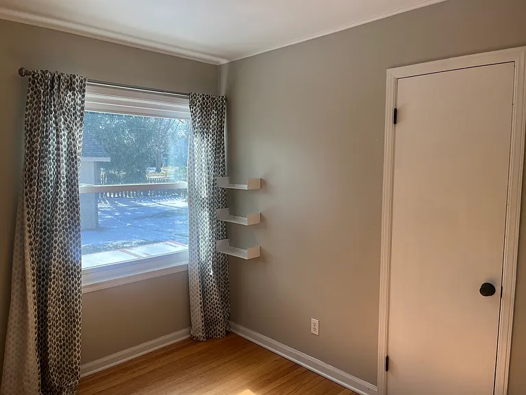 15859 Buckingham Ave — Photo 8
