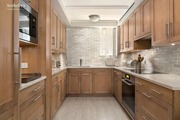 Sold by Sotheby's International Realty | media 32