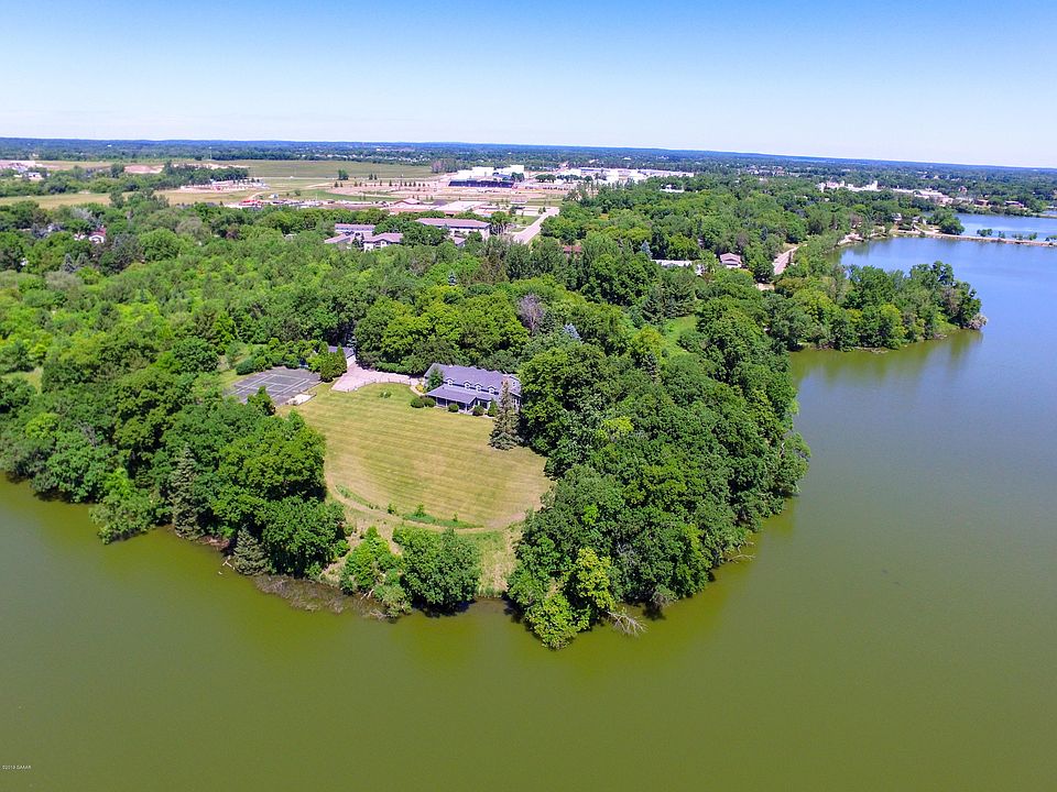 1st image of 525 Willow Dr