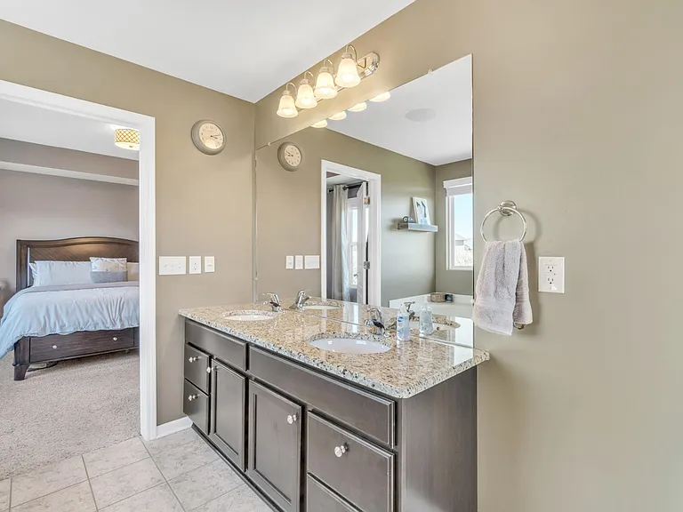 15745 Diamante Dr — Photo 37