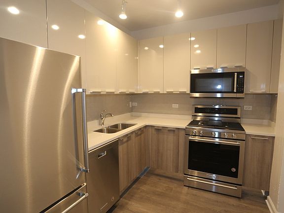 2nd image of 932 W Dakin St #Ig204