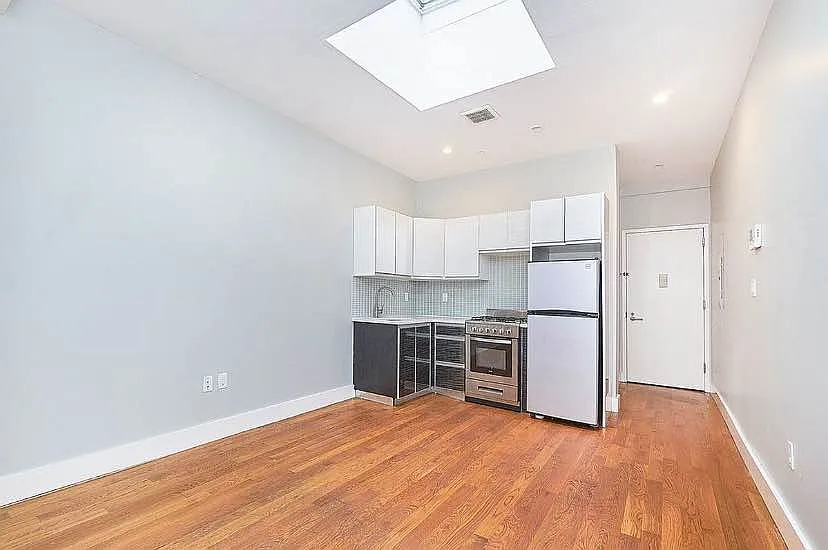 Building Photo - 1100 De Kalb Ave #2R