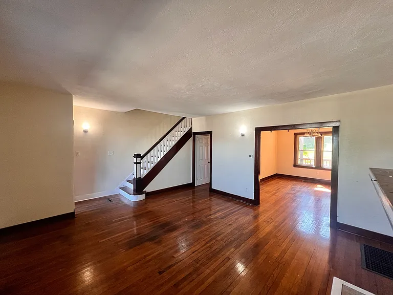 1731 Broadway Ave — Photo 2