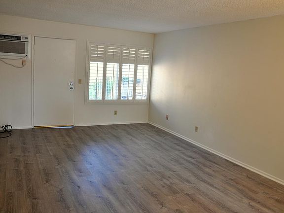 3rd image of 1459 Stanley Ave APT 4