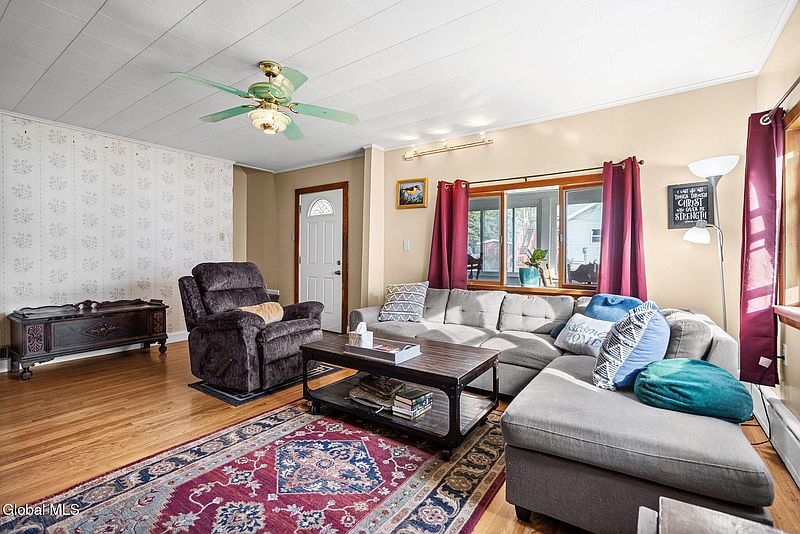 4th image of 24 Glenwood Road