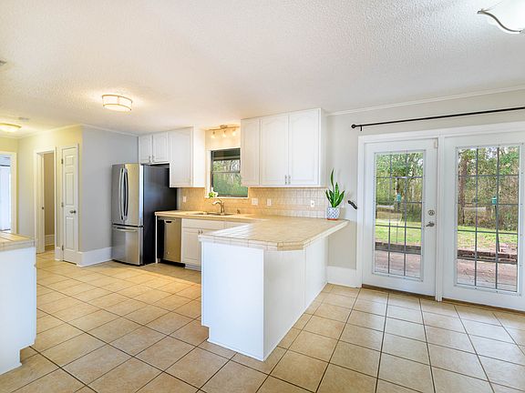 5th image of 1688 Vine Ave