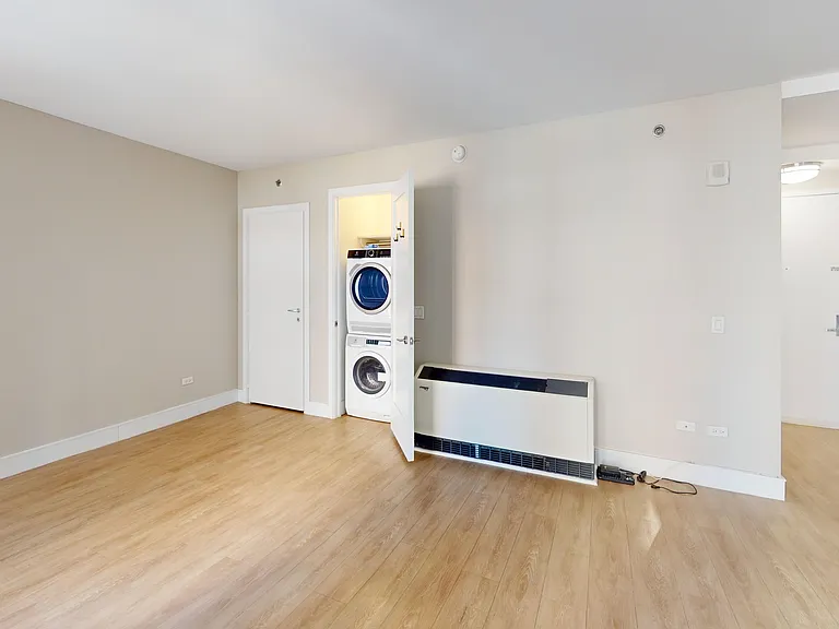 237 E 34th St #605 — Photo 8