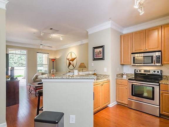 3rd image of 10 Perimeter Summit Blvd NE APT 4123