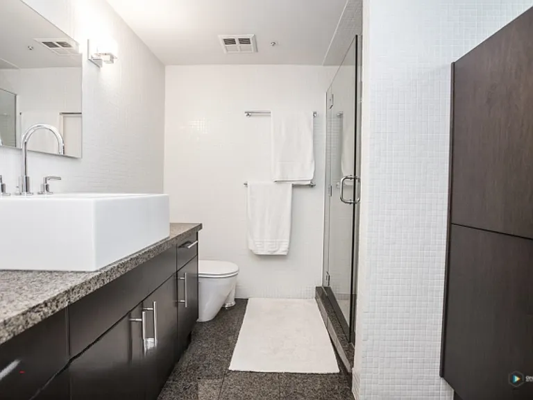 1111 Marinaside Cres #THN — Photo 15