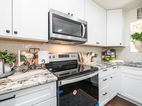 4th image of 2401 W ECHO Lane