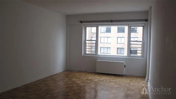 Rented by Anchor Associates | media 7