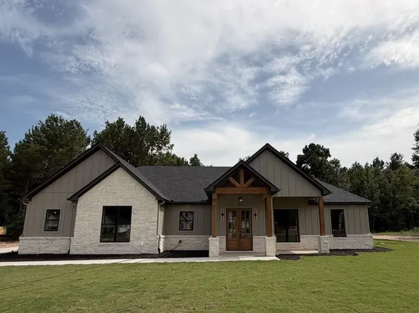 210 Stonebrook Ct, Gilmer, TX 75640