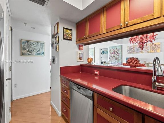 5th image of 650 W 2907th Ave