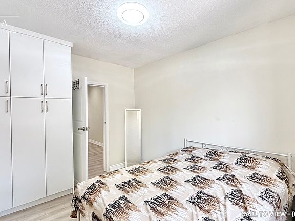 5th image of 294 Ossington Ave #1