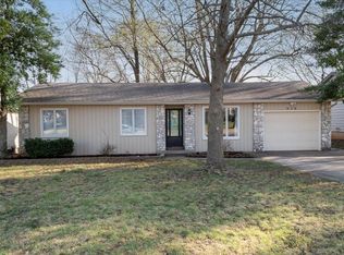 916 W Crestview St, Springfield, MO 65807