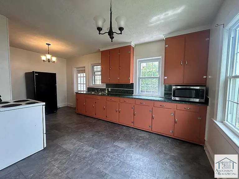1118 Oakgrove Ave — Photo 5