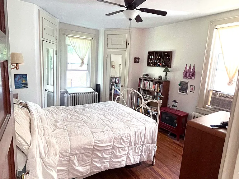 rear bedroom with current tenant's furninshings