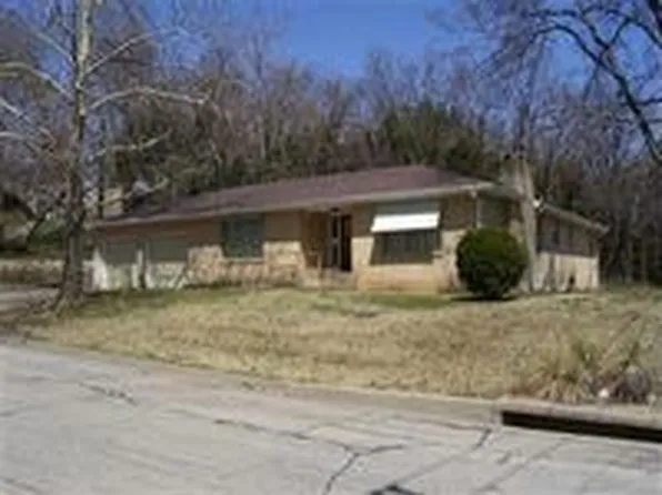 1202 Miller Dr, Junction City, KS 66441