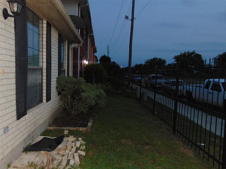 8603 Rustling Leaves Dr — Photo 9