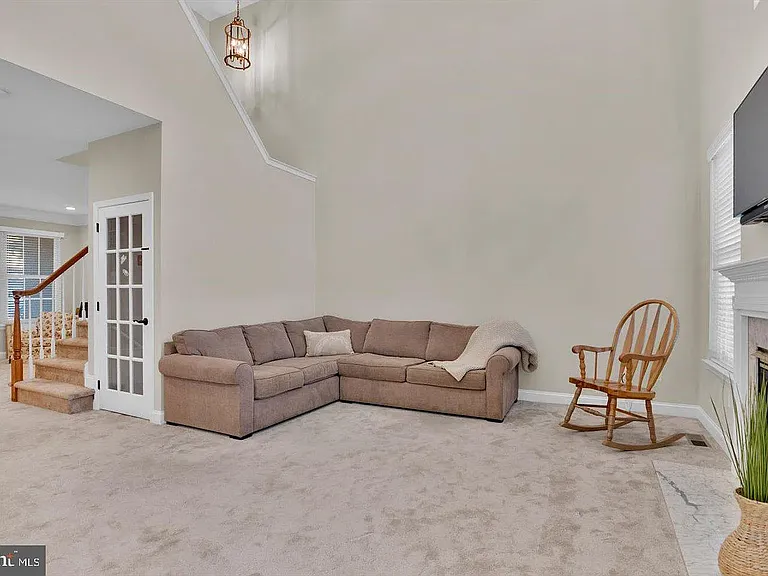 9 Ross Way — Photo 8