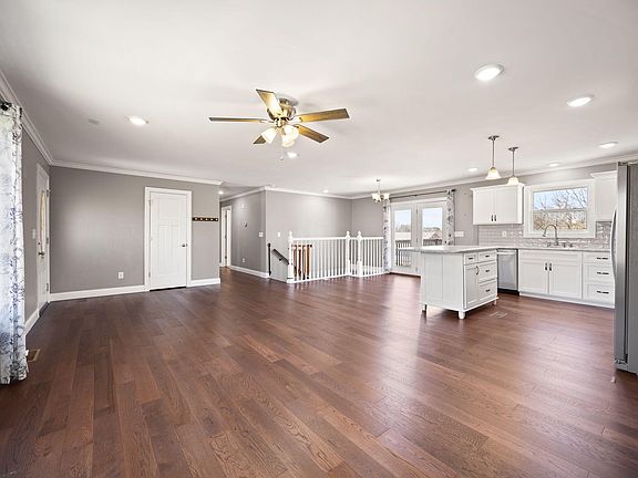 5th image of 81 Grand Crossing Dr
