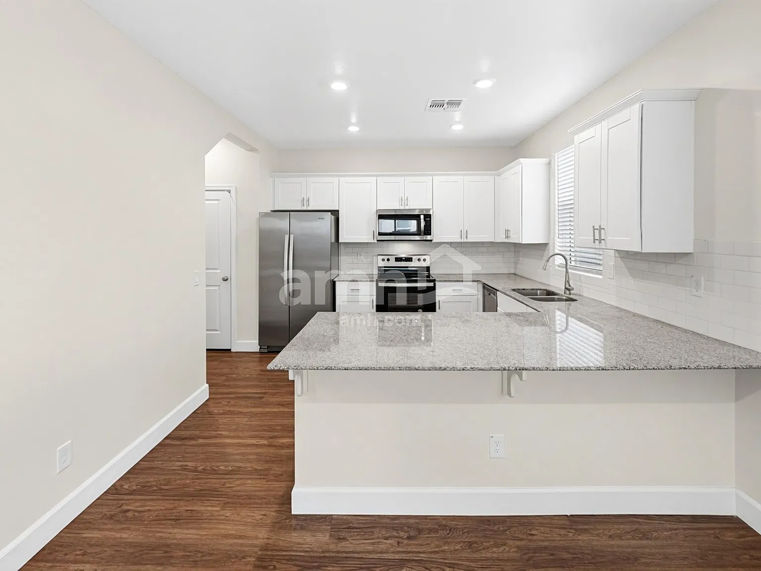 3 bed, 2.5 bath, 1670 sqft, $2,440 — Photo 4