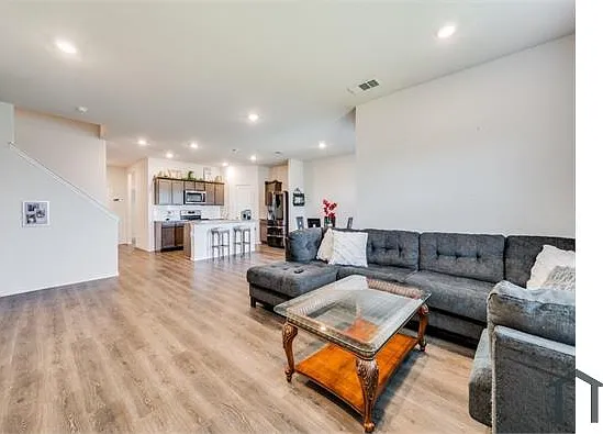 809 Fueller Dr — Photo 5