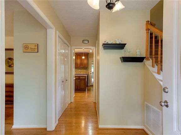 3rd image of 2304 Huntcliff Ct