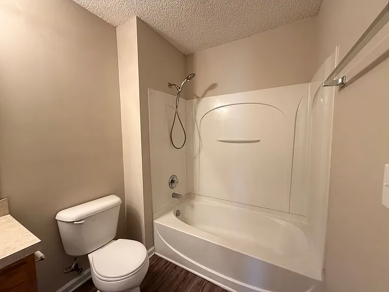 6902 Southern Oaks Dr W — Photo 18