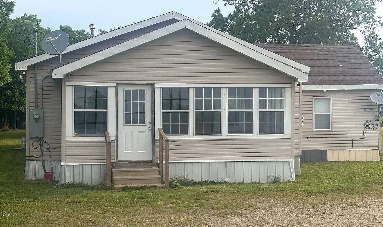3 bed, 1577 sqft, $900 — Photo 1