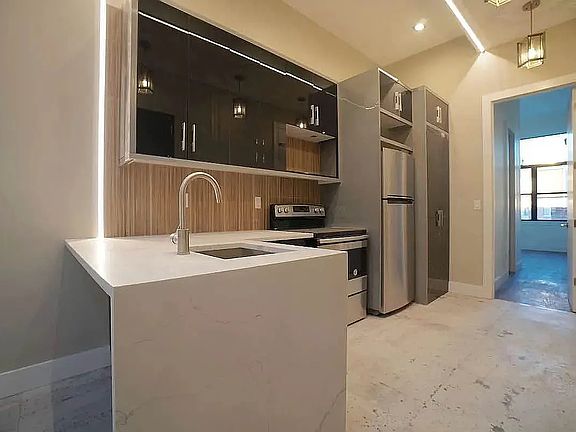 3rd image of 58 Graham Ave #3