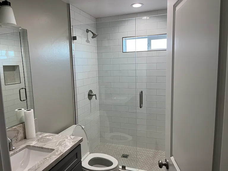 1860 W Henderson Ave #B — Photo 6