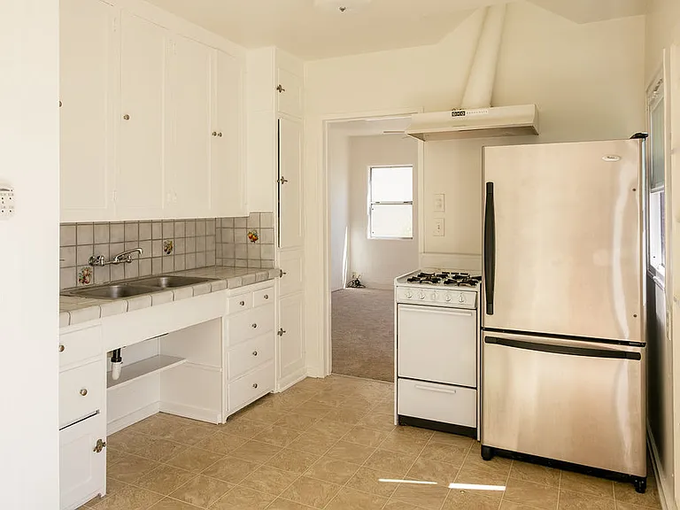 52 W Center St #B — Photo 18