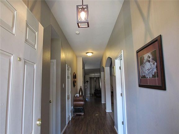 2nd image of 1134 Suffolk Ln