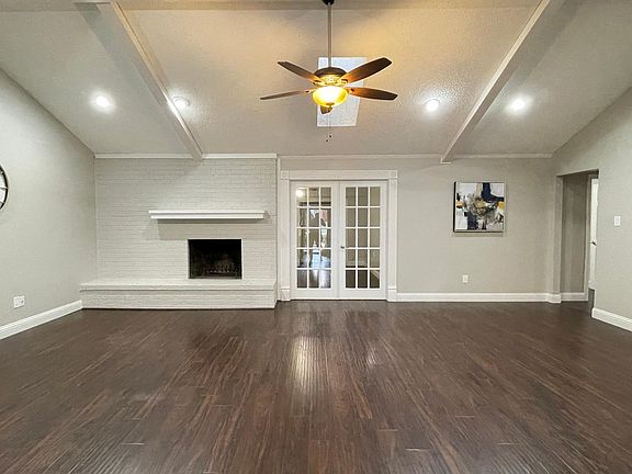 4th image of 2103 Castle Oaks Dr