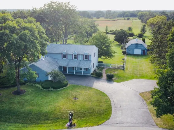 8515 Schmidt St, Spring Grove, IL 60081