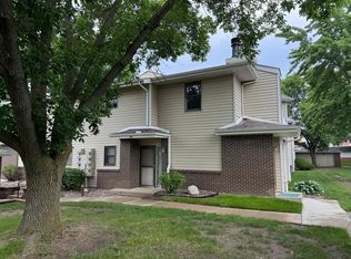 1016 E Travelers Trl #44, Burnsville, MN 55337