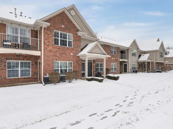 49120 W Woods Dr, Shelby Township, MI 48317
