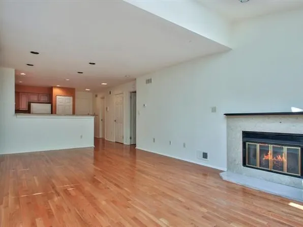 700 Mainsail Lane image 2 of 28