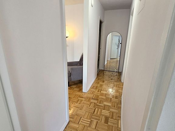 4th image of 401 2nd Ave APT 17F