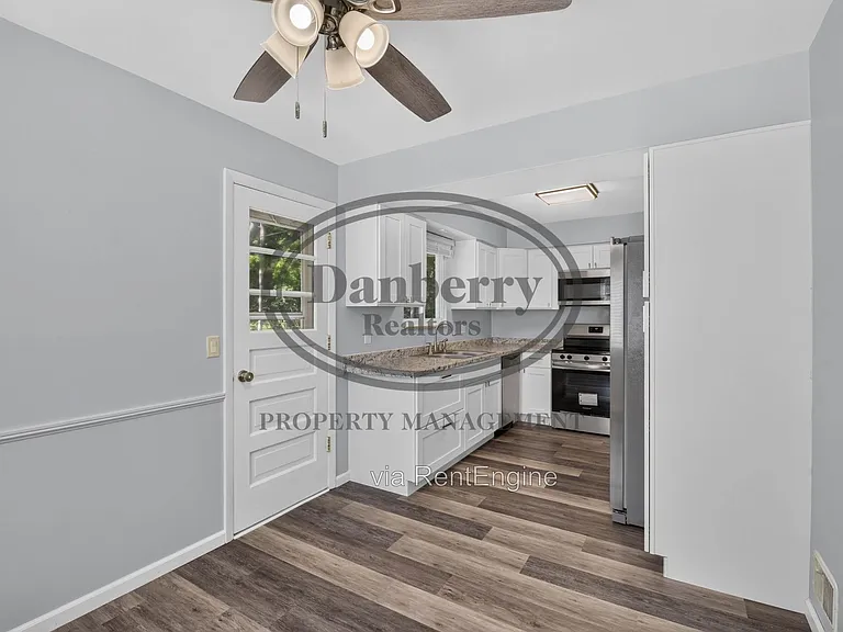 6946 Kinsman Dr — Photo 9