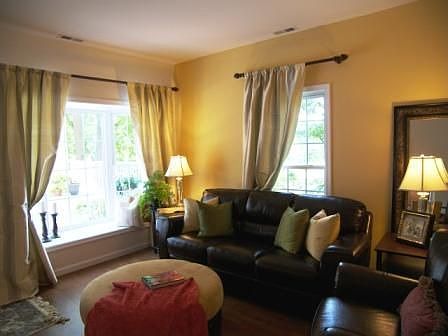 9' Ceilings in Living Areas