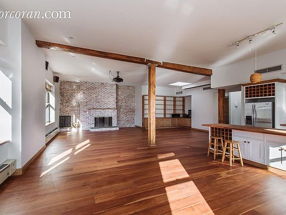 4th image of 799 Washington St