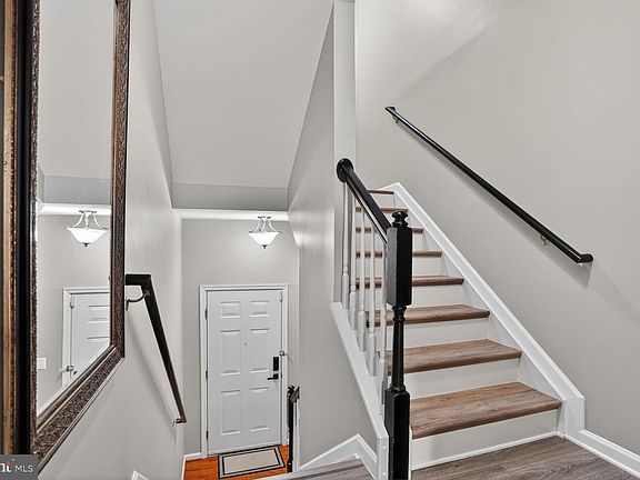 2nd image of 2621 Eastbourne Dr