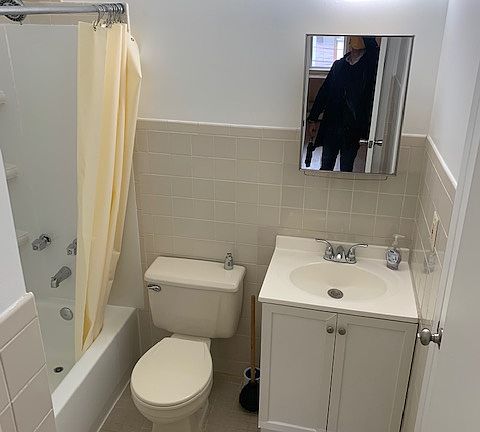 4th image of 233 Scholes St #2