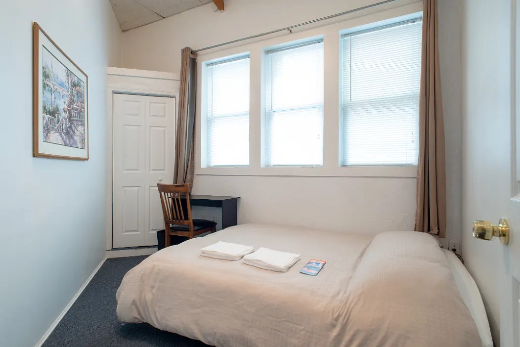 3 bed, 3000 sqft, $800 — Photo 1